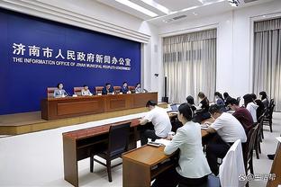 记者：理查德-阿诺德退出曼联董事会，去年11月辞去CEO职位